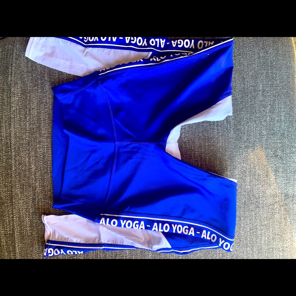 Alo yoga logo leggings